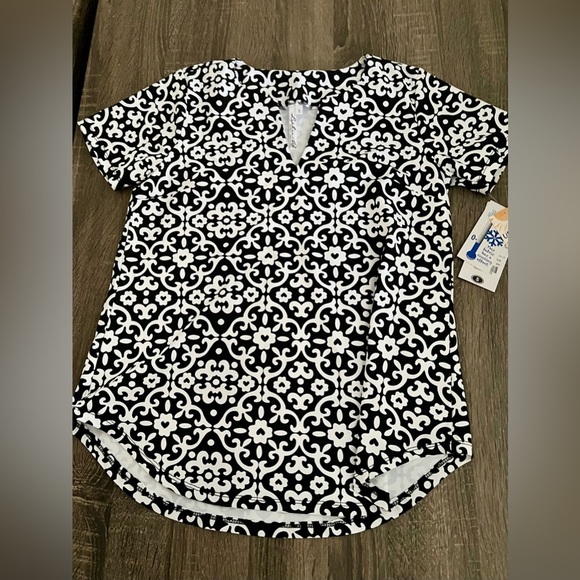 Lulu-B Tops - Lulu B Cooling UPF 50+ Short Sleeve Top Black White Print Size Small NWT new​​